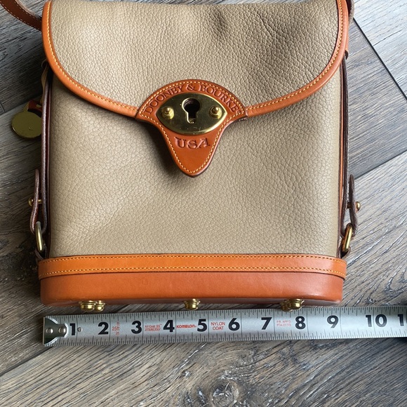Vintage Dooney and Bourke Cross Body Bag - Picture 8 of 11